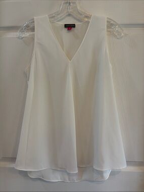 Vince Camuto White V-Neck Sleeveless Camisole